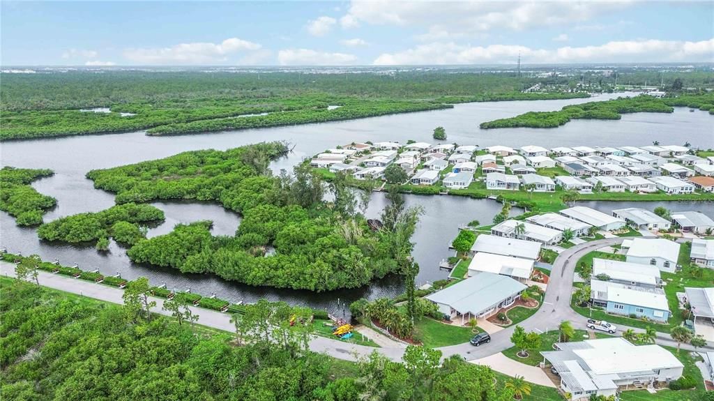 На продажу: $139,950 (2 спален, 2 ванн, 1274 Квадратных фут)