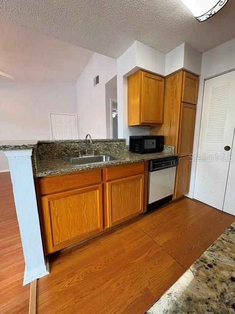 В аренду: $1,620 (2 спален, 2 ванн, 836 Квадратных фут)