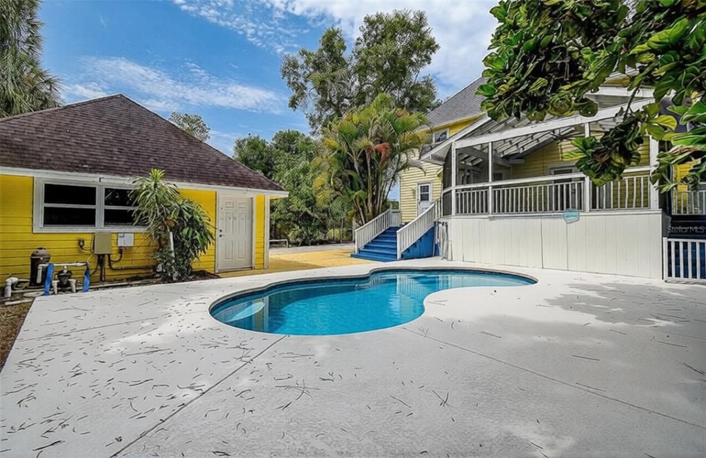 For Sale: $749,900 (3 beds, 2 baths, 2209 Square Feet)