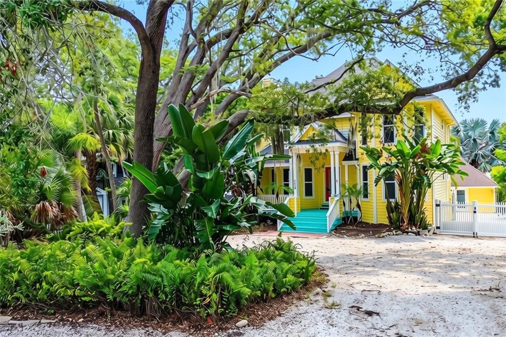 For Sale: $749,900 (3 beds, 2 baths, 2209 Square Feet)