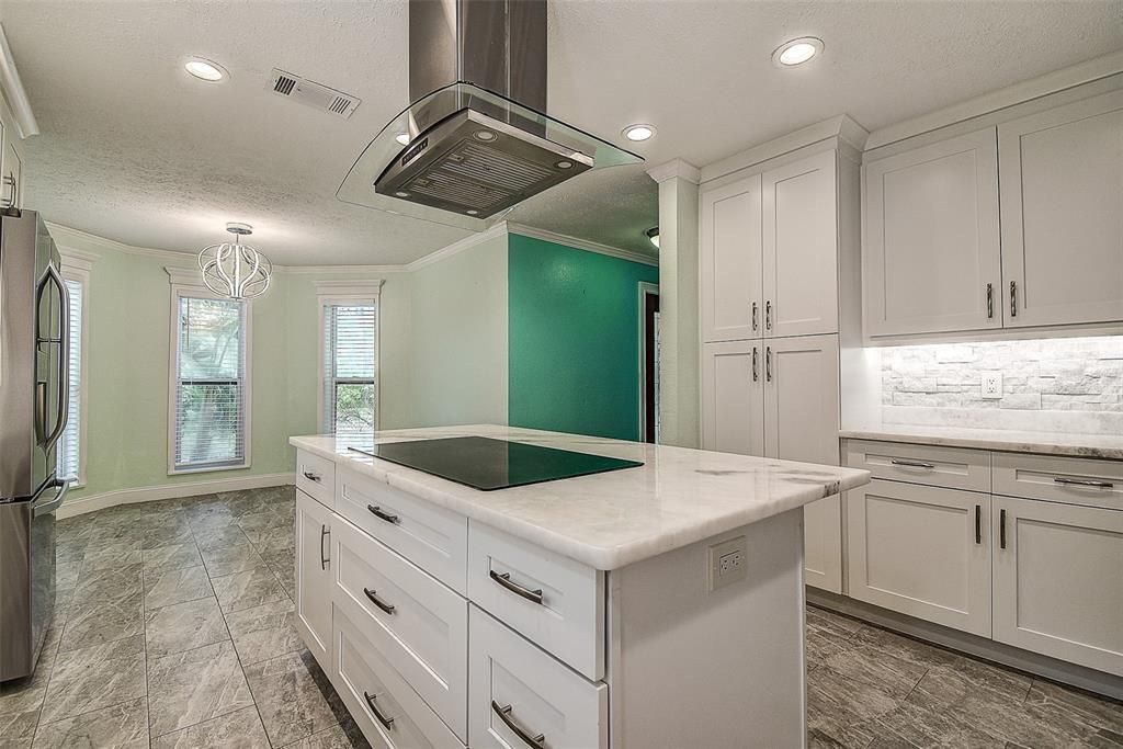 For Sale: $749,900 (3 beds, 2 baths, 2209 Square Feet)