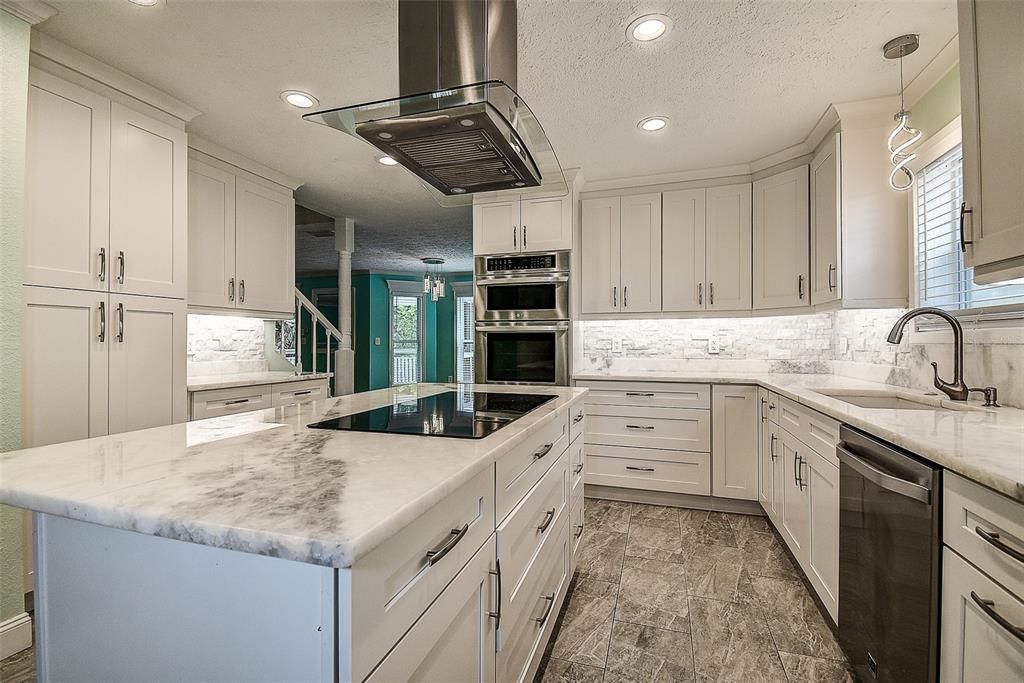 For Sale: $749,900 (3 beds, 2 baths, 2209 Square Feet)