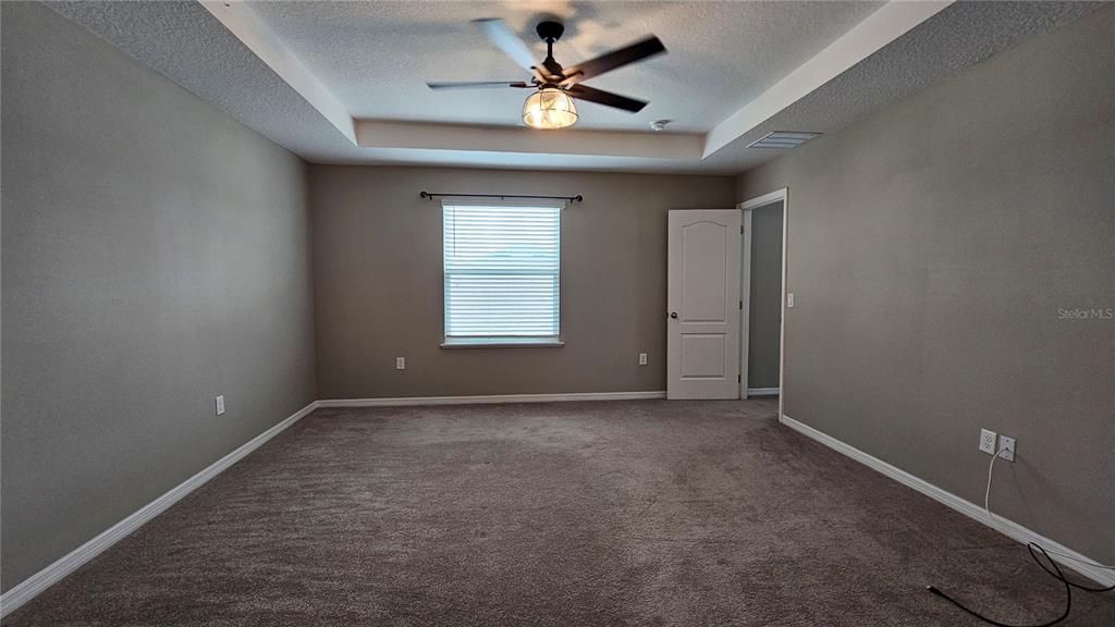 For Sale: $409,900 (4 beds, 2 baths, 2714 Square Feet)
