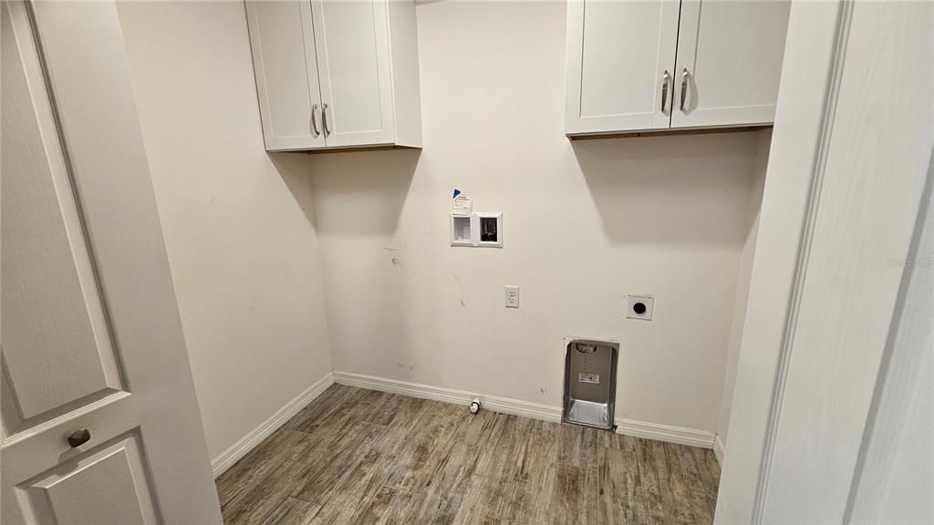 For Sale: $409,900 (4 beds, 2 baths, 2714 Square Feet)