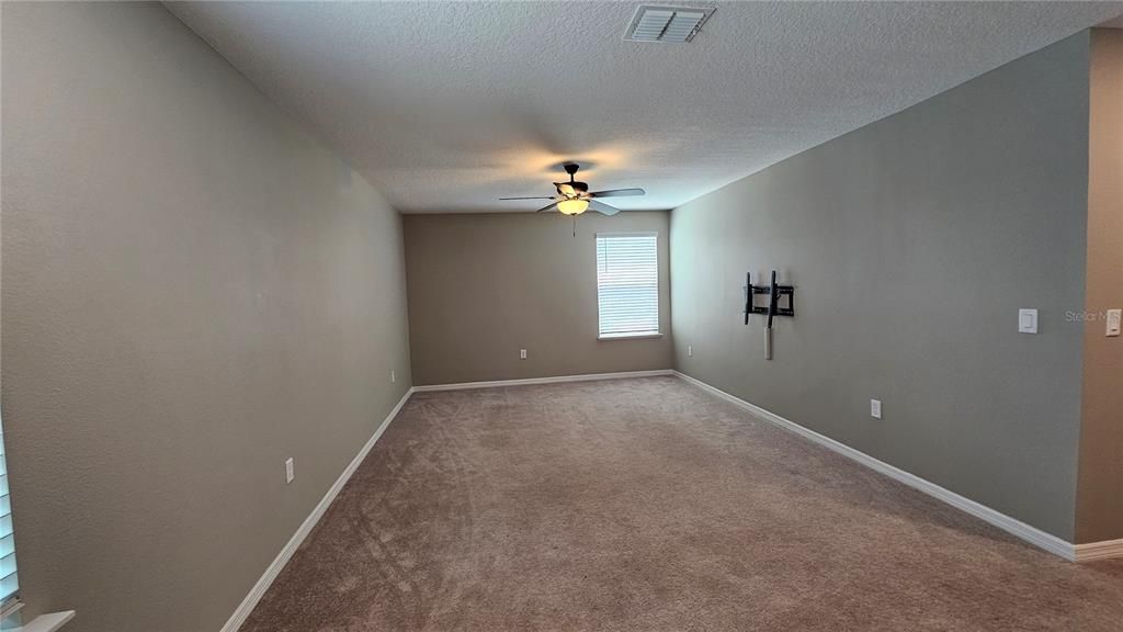 For Sale: $409,900 (4 beds, 2 baths, 2714 Square Feet)