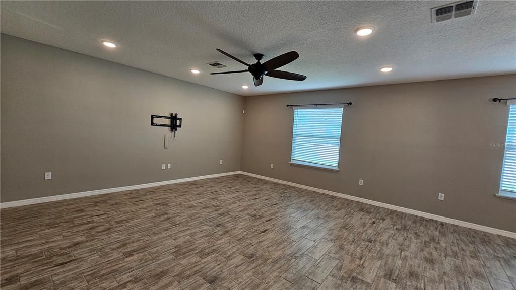 For Sale: $409,900 (4 beds, 2 baths, 2714 Square Feet)