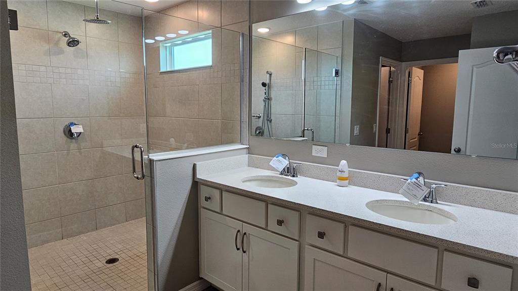 For Sale: $409,900 (4 beds, 2 baths, 2714 Square Feet)