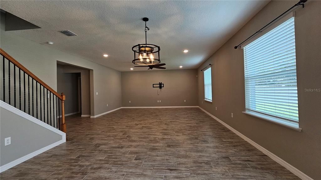 For Sale: $409,900 (4 beds, 2 baths, 2714 Square Feet)