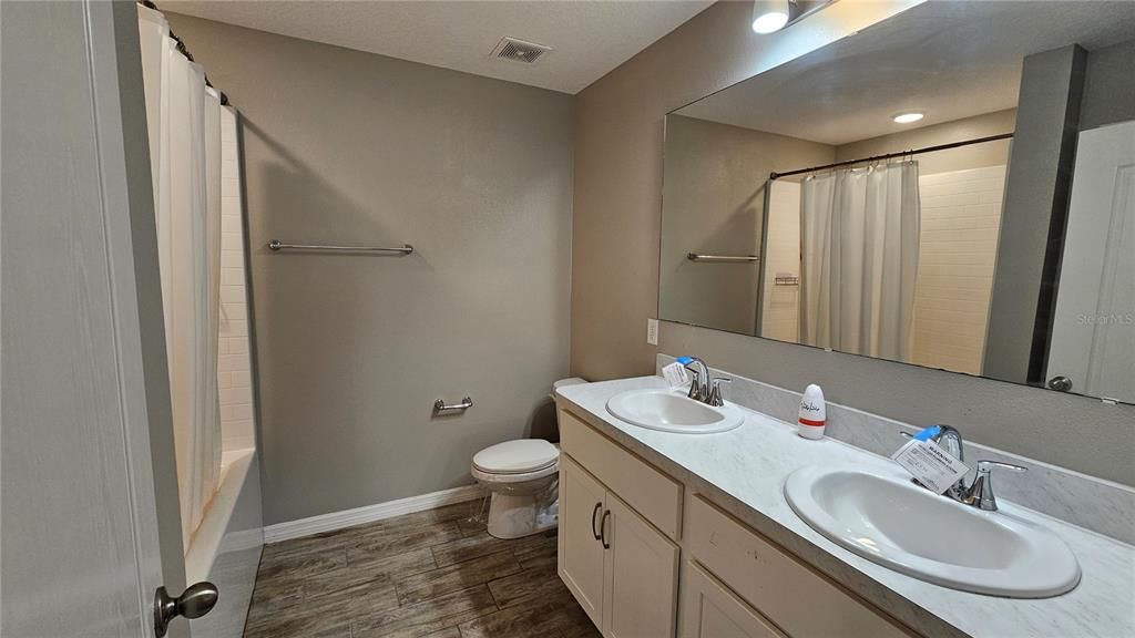 For Sale: $409,900 (4 beds, 2 baths, 2714 Square Feet)