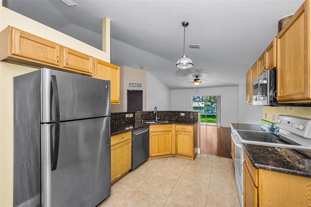 For Rent: $2,660 (3 beds, 2 baths, 1612 Square Feet)