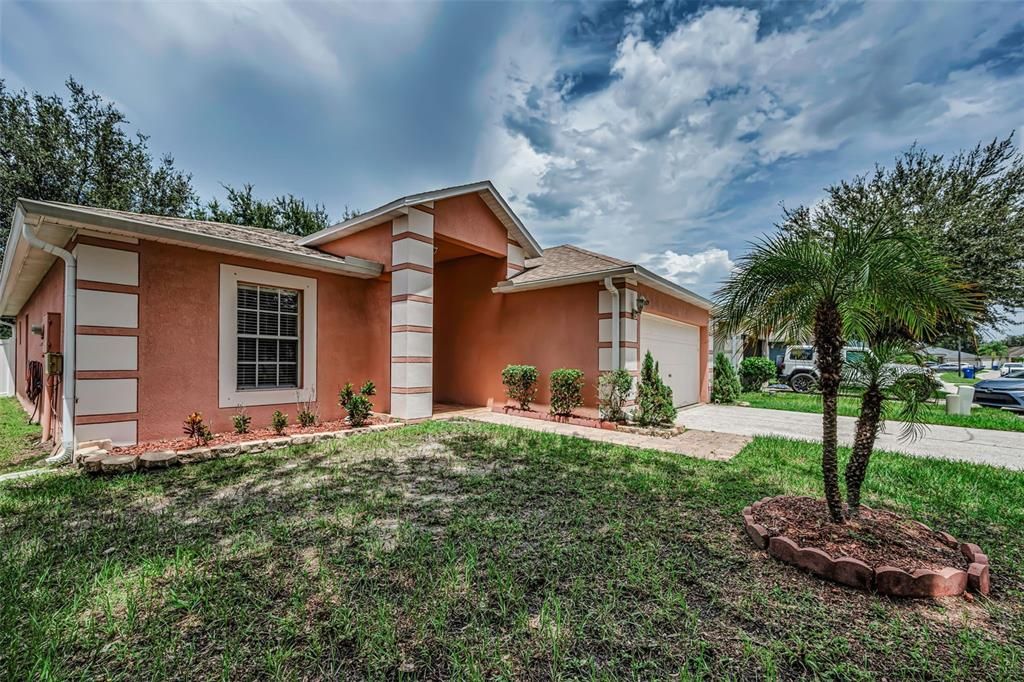For Rent: $2,660 (3 beds, 2 baths, 1612 Square Feet)