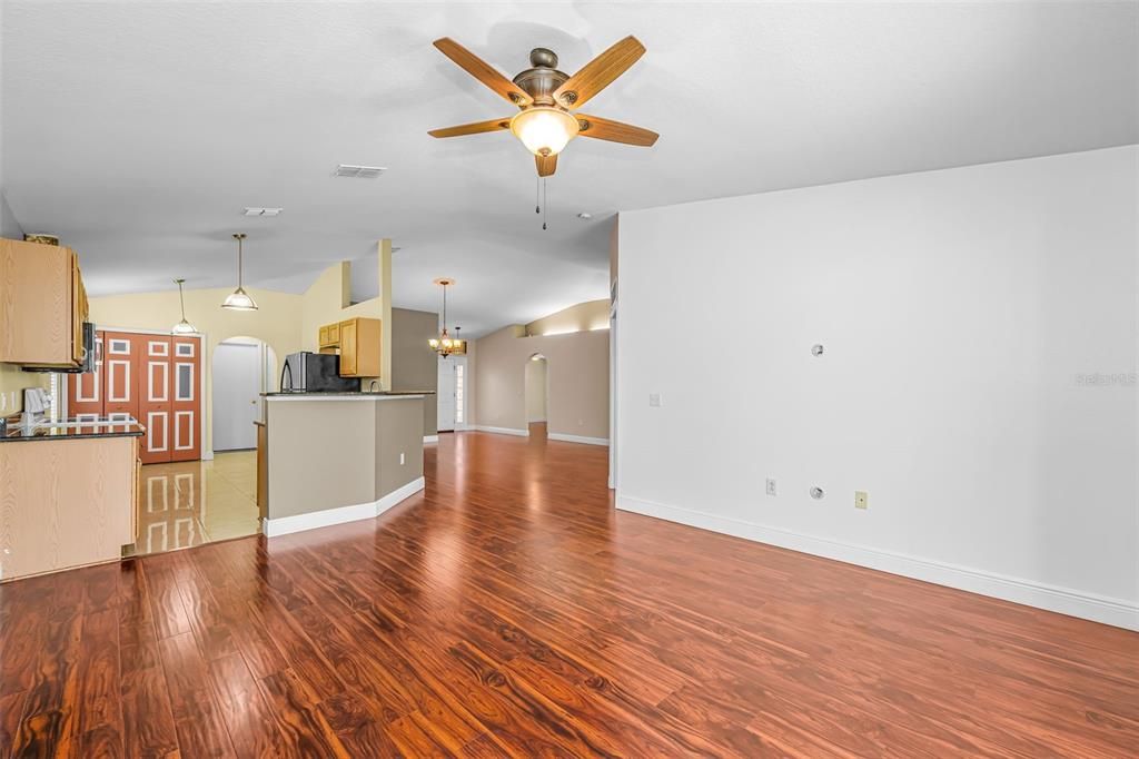 For Rent: $2,660 (3 beds, 2 baths, 1612 Square Feet)