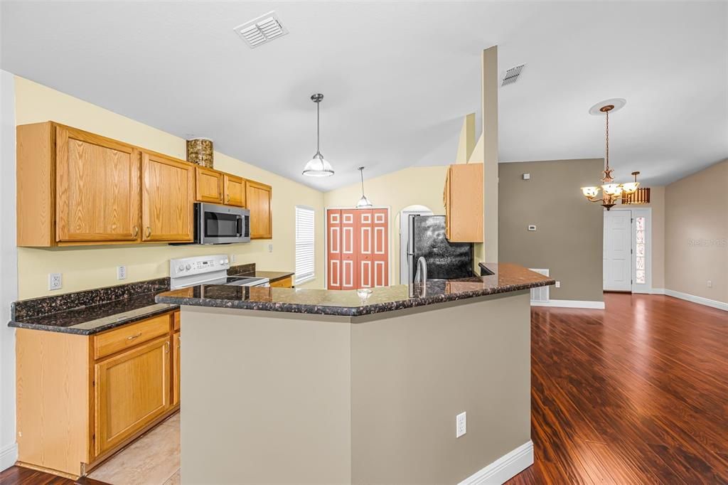 For Rent: $2,660 (3 beds, 2 baths, 1612 Square Feet)