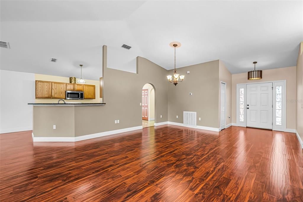 For Rent: $2,660 (3 beds, 2 baths, 1612 Square Feet)