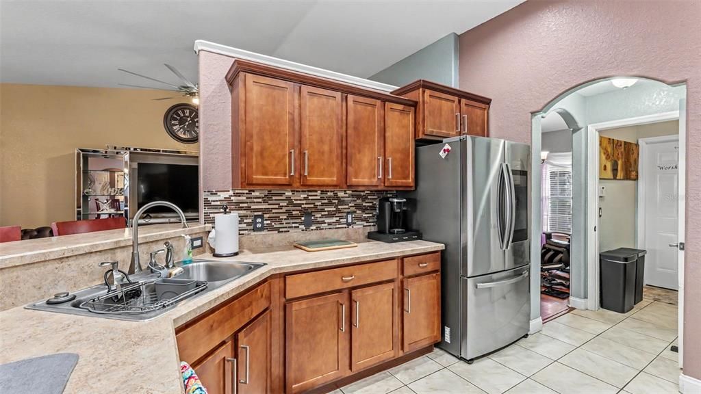 На продажу: $370,000 (3 спален, 2 ванн, 1837 Квадратных фут)