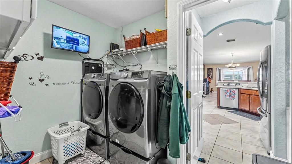 На продажу: $370,000 (3 спален, 2 ванн, 1837 Квадратных фут)