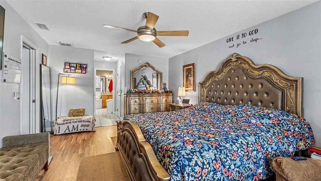 На продажу: $370,000 (3 спален, 2 ванн, 1837 Квадратных фут)