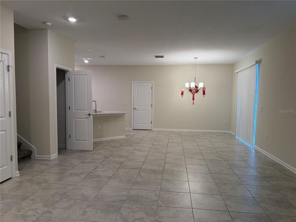 En Renta: $2,495 (5 camas, 3 baños, 2522 Pies cuadrados)