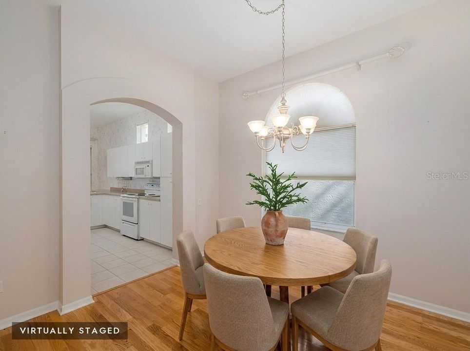 На продажу: $359,900 (2 спален, 2 ванн, 1685 Квадратных фут)