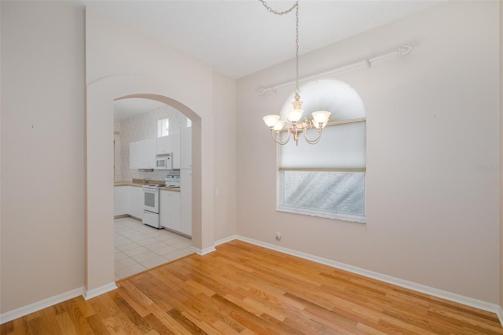 На продажу: $359,900 (2 спален, 2 ванн, 1685 Квадратных фут)