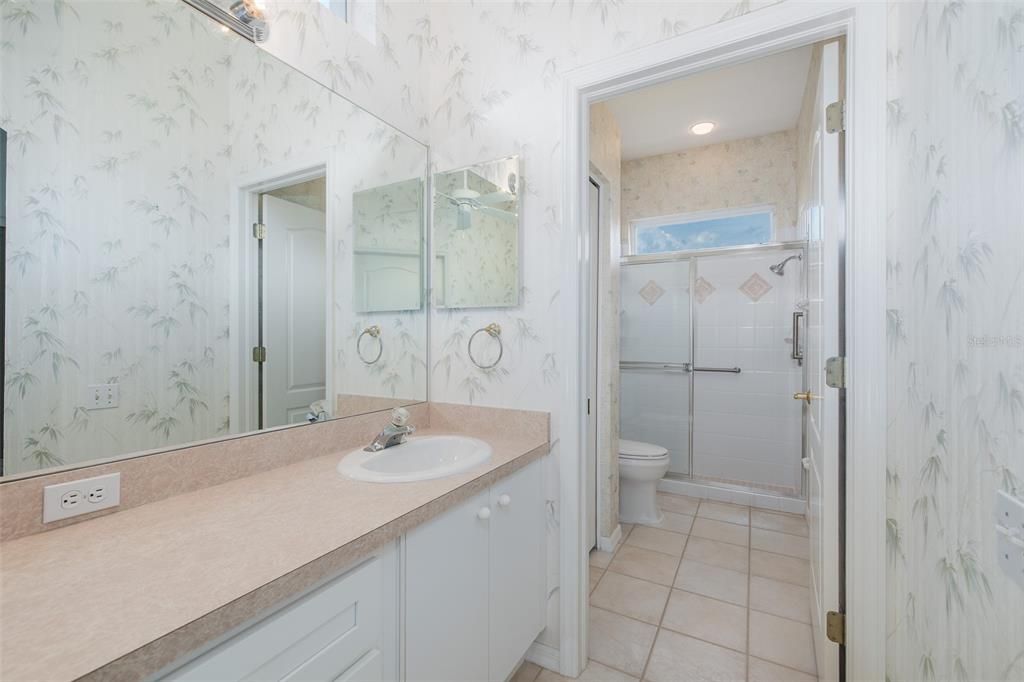 На продажу: $359,900 (2 спален, 2 ванн, 1685 Квадратных фут)