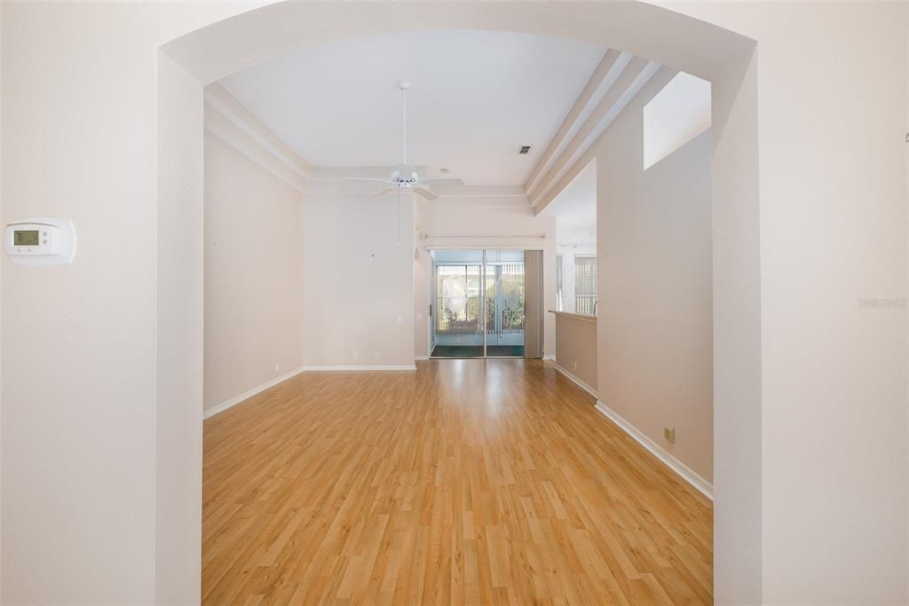 На продажу: $359,900 (2 спален, 2 ванн, 1685 Квадратных фут)