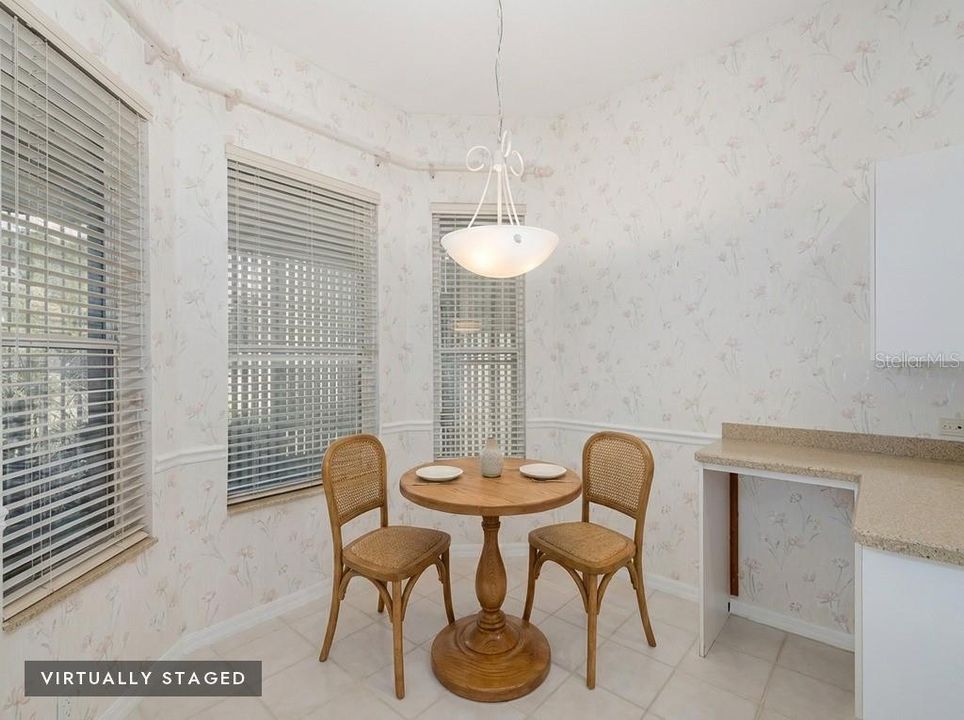 На продажу: $359,900 (2 спален, 2 ванн, 1685 Квадратных фут)