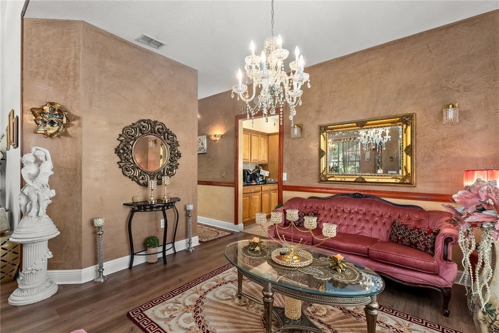 En Venta: $499,000 (3 camas, 2 baños, 1921 Pies cuadrados)