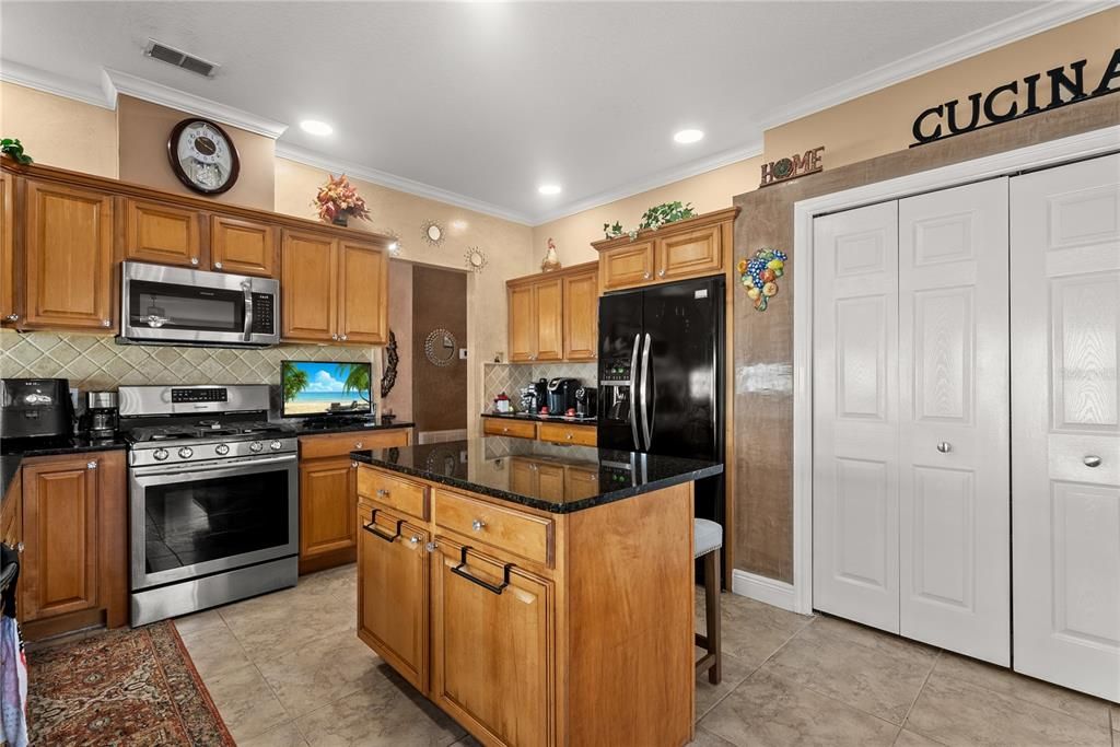 En Venta: $499,000 (3 camas, 2 baños, 1921 Pies cuadrados)