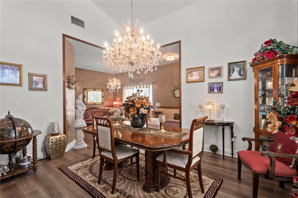 En Venta: $499,000 (3 camas, 2 baños, 1921 Pies cuadrados)