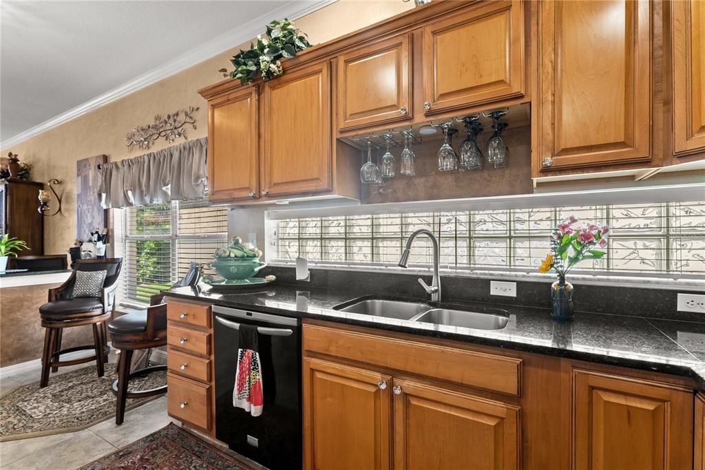 En Venta: $499,000 (3 camas, 2 baños, 1921 Pies cuadrados)
