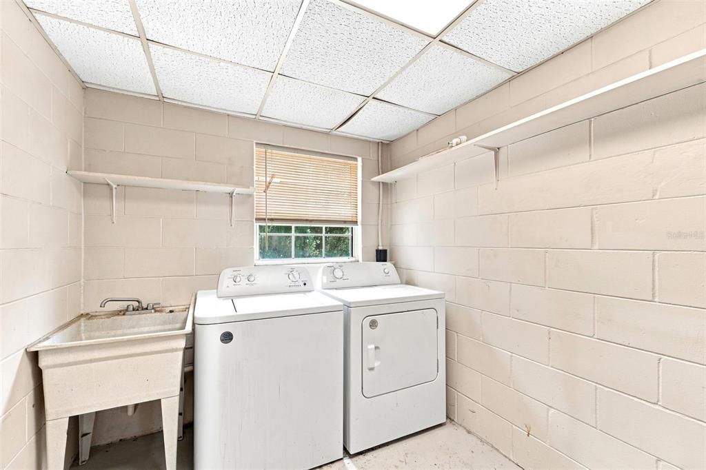 На продажу: $259,900 (2 спален, 1 ванн, 967 Квадратных фут)
