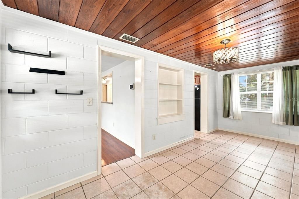 На продажу: $259,900 (2 спален, 1 ванн, 967 Квадратных фут)