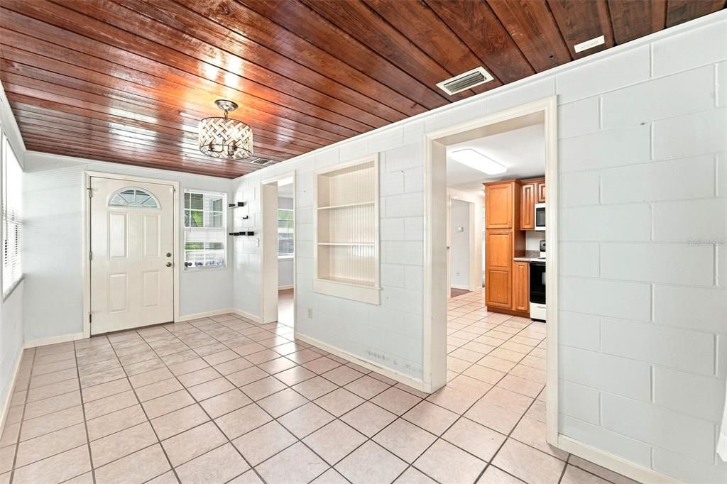 На продажу: $259,900 (2 спален, 1 ванн, 967 Квадратных фут)
