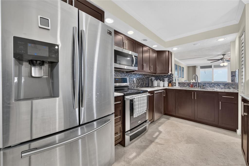 For Sale: $399,000 (2 beds, 2 baths, 1200 Square Feet)