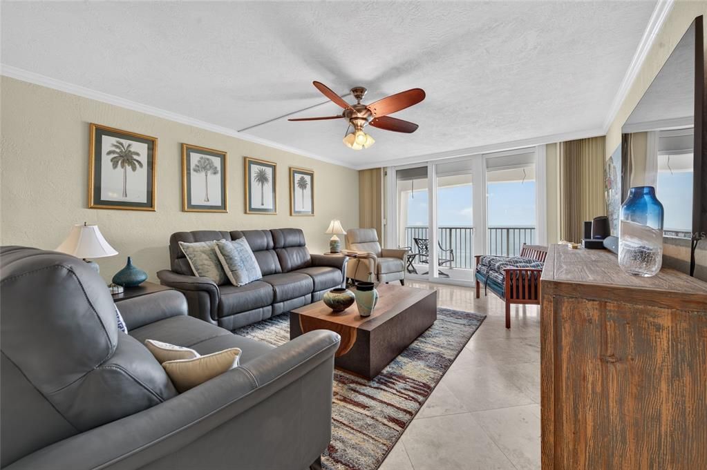 For Sale: $399,000 (2 beds, 2 baths, 1200 Square Feet)