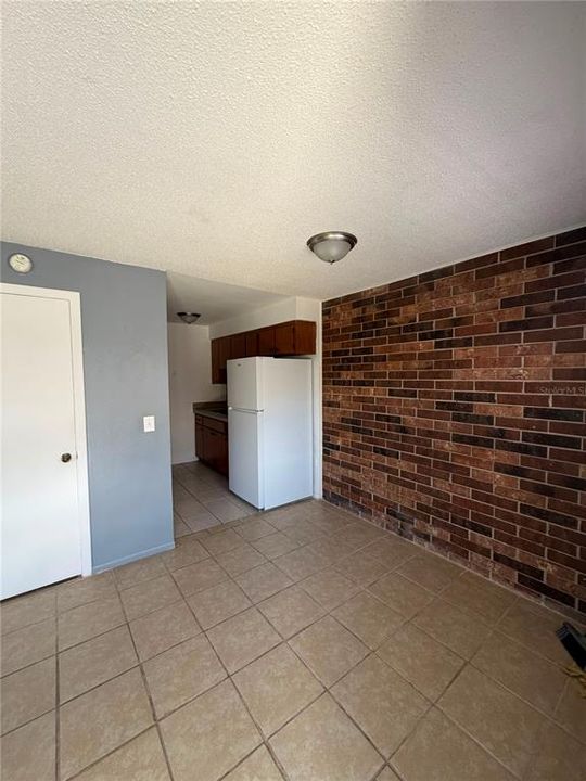 For Rent: $950 (1 beds, 1 baths, 564 Square Feet)