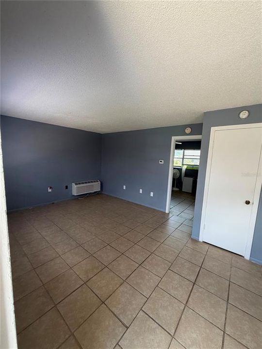 For Rent: $950 (1 beds, 1 baths, 564 Square Feet)