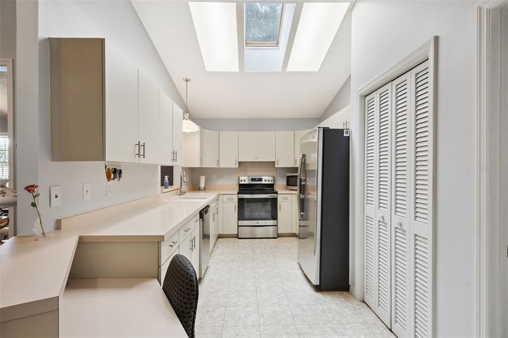For Sale: $380,900 (3 beds, 2 baths, 1909 Square Feet)