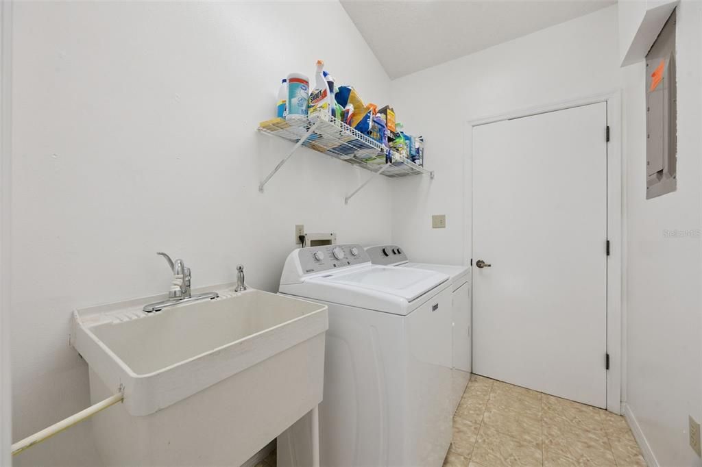 For Sale: $380,900 (3 beds, 2 baths, 1909 Square Feet)