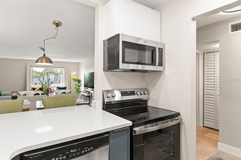 For Sale: $139,900 (1 beds, 1 baths, 1000 Square Feet)
