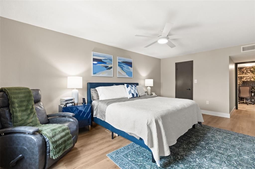 For Sale: $139,900 (1 beds, 1 baths, 1000 Square Feet)