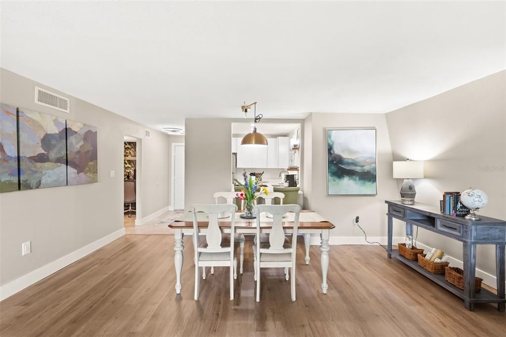 For Sale: $139,900 (1 beds, 1 baths, 1000 Square Feet)