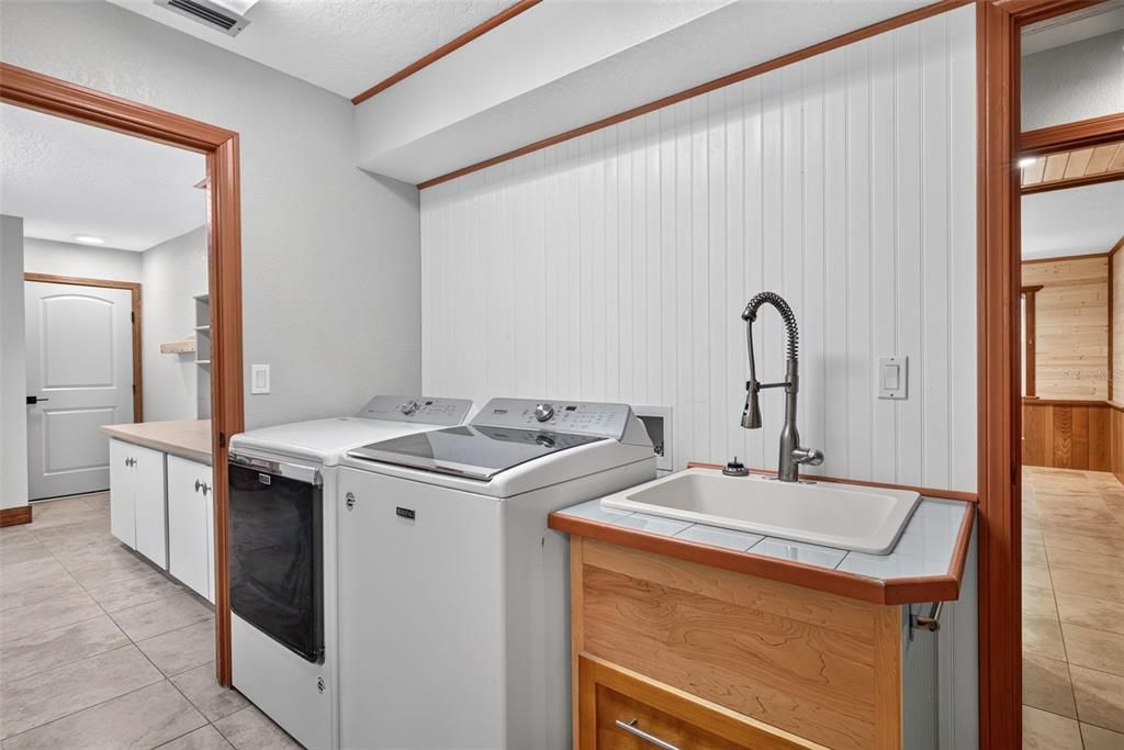 En Venta: $945,000 (4 camas, 3 baños, 2916 Pies cuadrados)