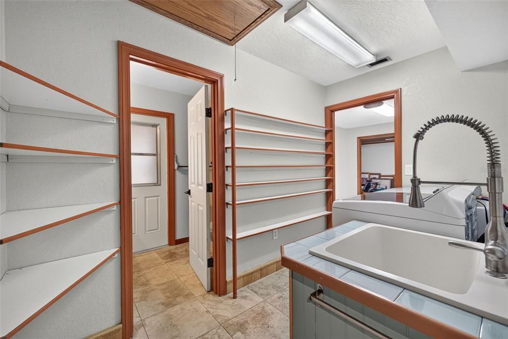 En Venta: $945,000 (4 camas, 3 baños, 2916 Pies cuadrados)