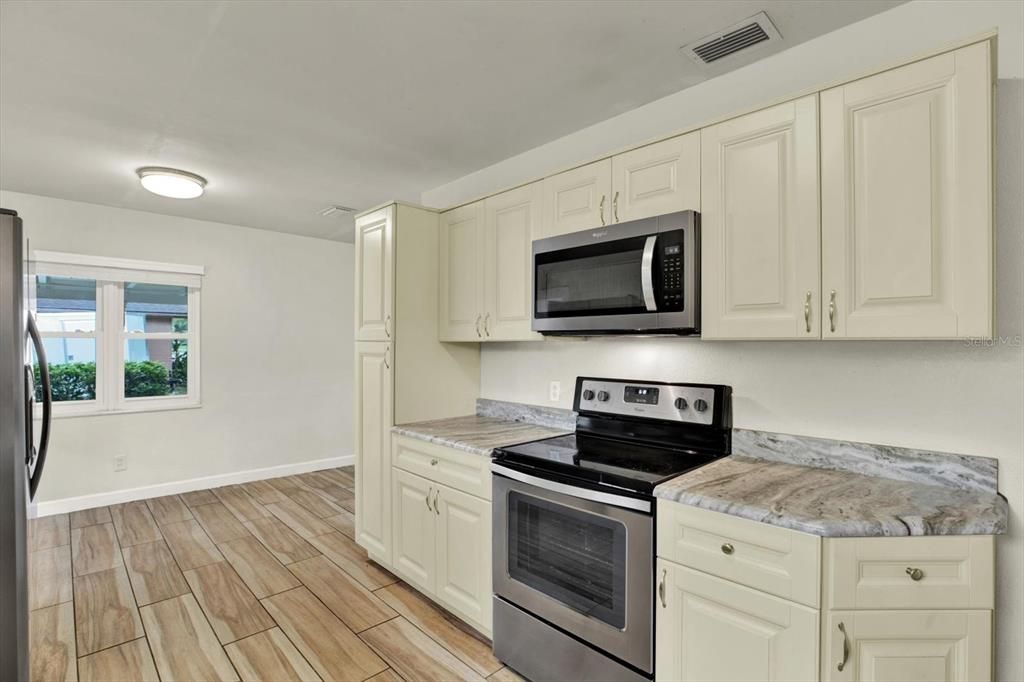 For Rent: $2,300 (2 beds, 2 baths, 1242 Square Feet)