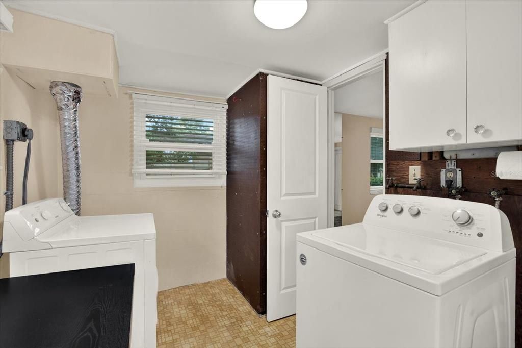 For Rent: $2,300 (2 beds, 2 baths, 1242 Square Feet)