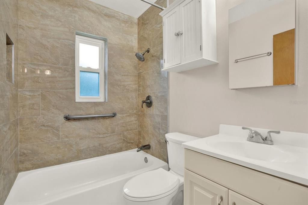 For Rent: $2,300 (2 beds, 2 baths, 1242 Square Feet)