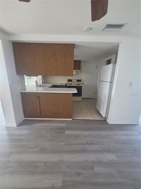 В аренду: $1,600 (2 спален, 2 ванн, 1200 Квадратных фут)