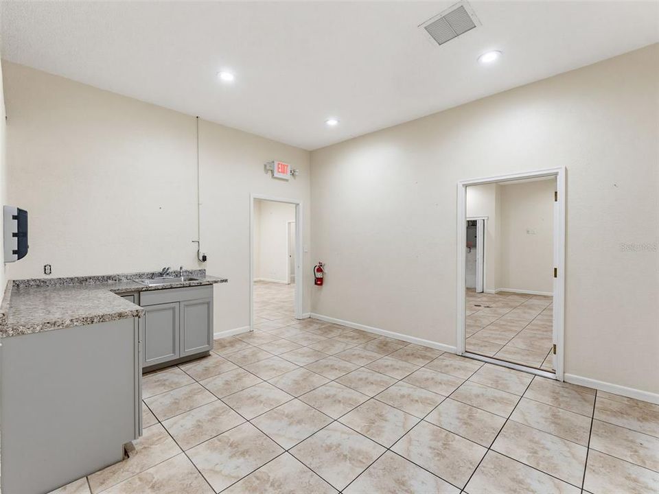 En Venta: $749,000 (0 camas, 0 baños, 4240 Pies cuadrados)